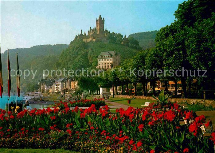 Cochem Mosel Parkanlage am Moselufer mit Blick zur Reichsburg