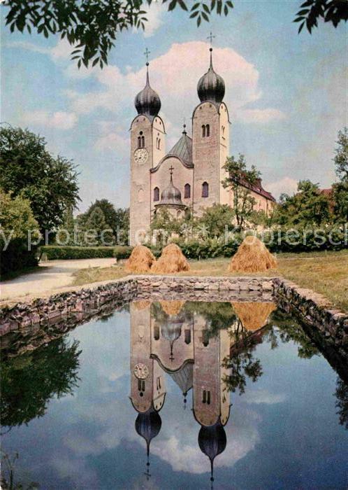 Baumburg Alz Kirche des ehemaligen Augustinerstiftes Wasserspiegelung