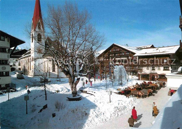 Seefeld Tirol Dorfplatz mit Kirche