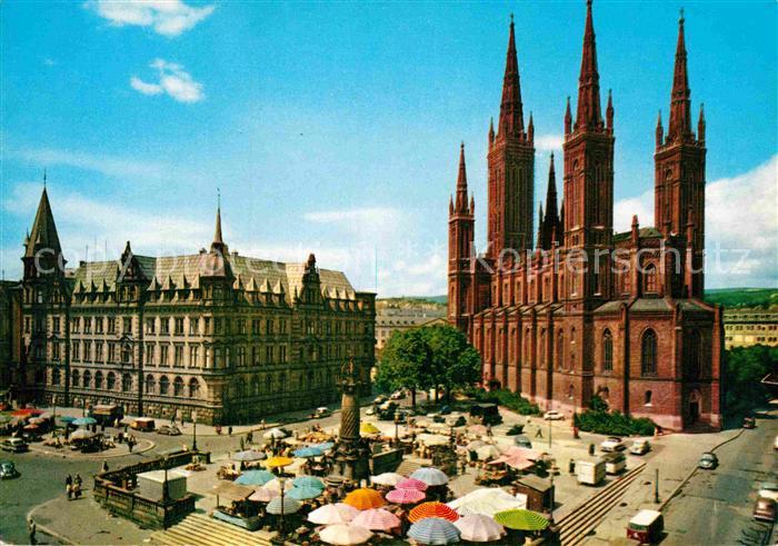 Wiesbaden Marktplatz mit Rathaus und Kirche
