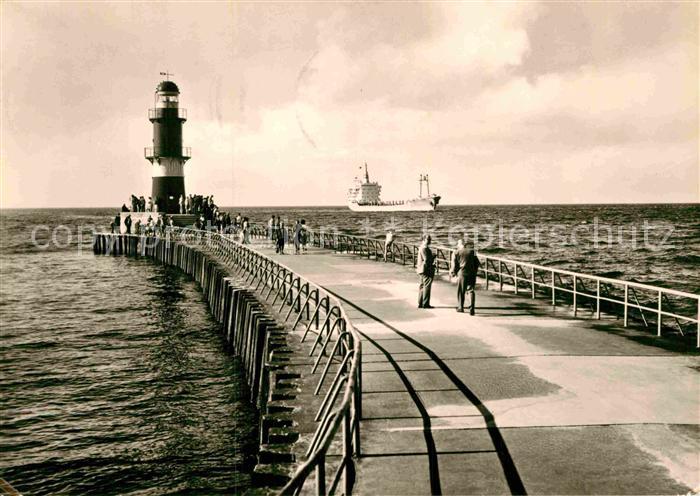 Warnemuende Ostseebad Mole mit Leuchtturm