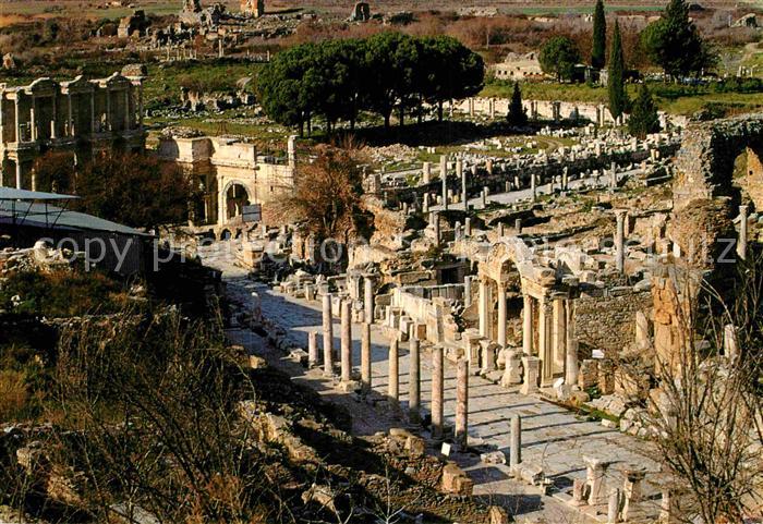 Efes Kueretier caddesi ve Celcus kuetuephanesi