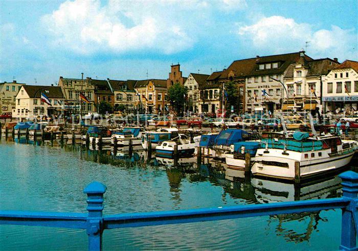 Husum Nordfriesland Binnenhafen mit Schiffbruecke