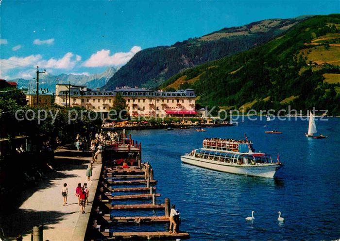 Zell See Seepromenade mit Grandhotel und Steinernem Meer
