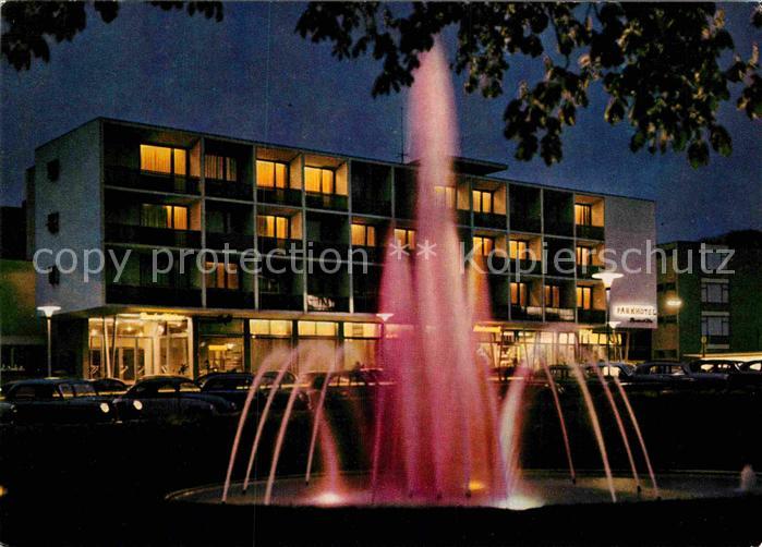Reutlingen BW Listplatz Leuchtfontaene mit Parkhotel Nachtaufnahme