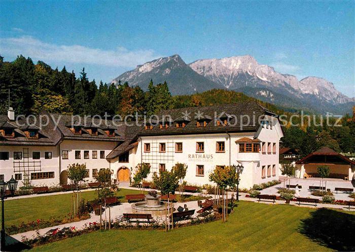 Berchtesgaden Rathaus und Haus des Gastes mit Untersberg Berchtesgadener Alpen