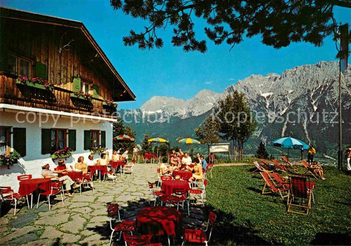 Mittenwald Bayern Korbinianhuette Terrasse Karwendelgebirge