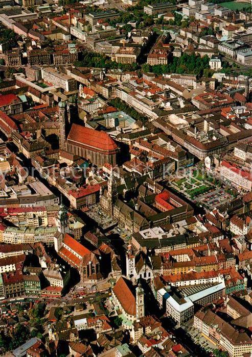 Muenchen Bayern Stadtzentrum Rathaus Marienplatz Pfarrkirche St Peter Frauenkirc