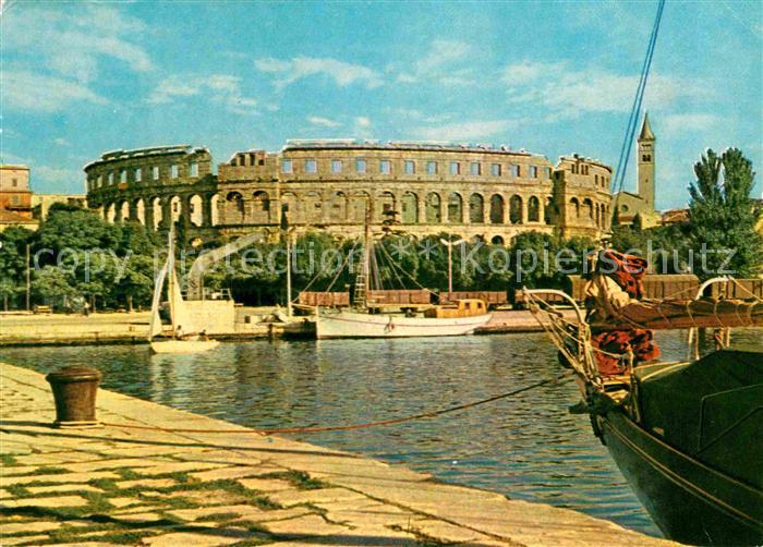 Pola Pula Croatia Arena und Hafen