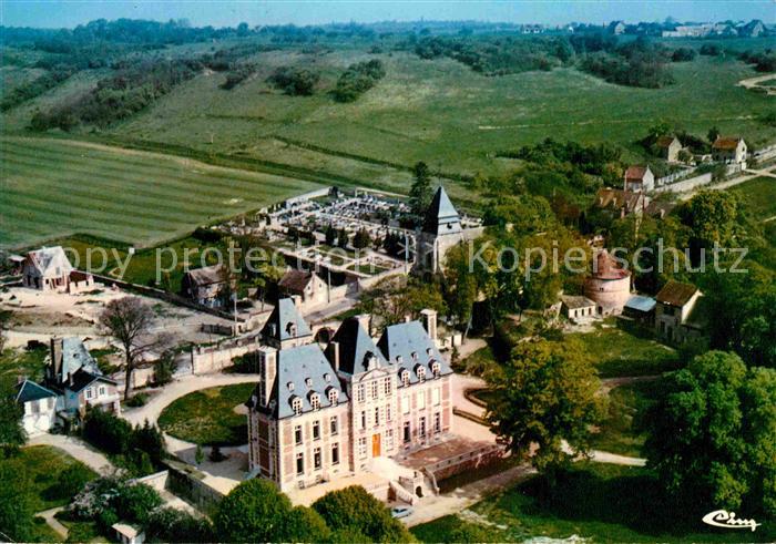 Menilles Fliegeraufnahme Chàteau Kirche