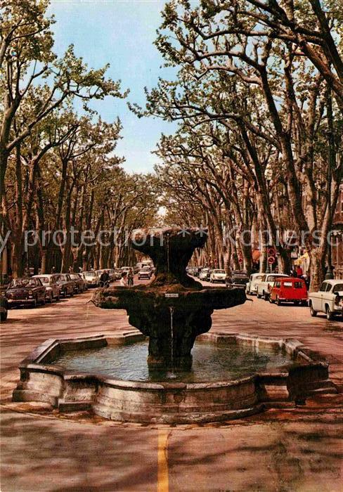 Aix-en-Provence Fontaine des neuf Canons sur le Cours Mirabeau