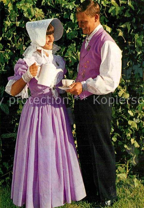 Trachten Alberton Folk-Dancers drinking coffee
