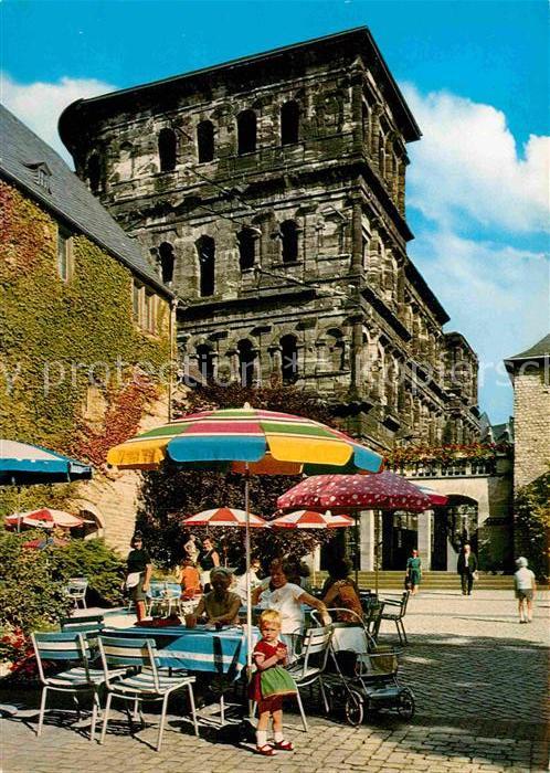 Trier Brunnenhof mit Porta Nigra