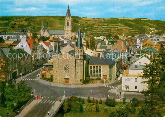 Bad Neuenahr-Ahrweiler mit Ahrbruecke und Kirche