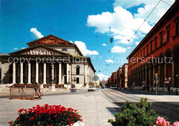 Muenchen Bayern Nationaltheater mit Maximilianstrasse