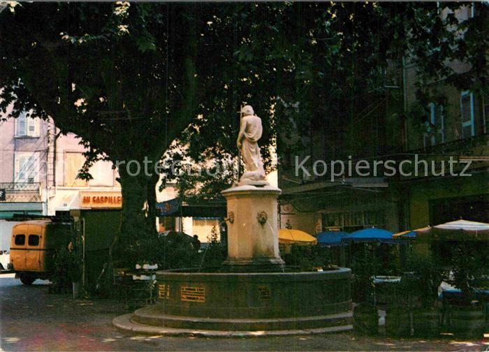 Sollies-Pont La place de l'Eglise