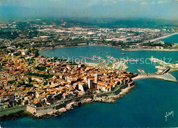 Antibes Alpes Maritimes Vue generale aerienne sur la Vieille Ville et ses Rempar