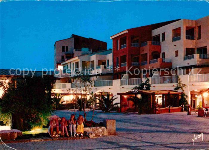 Cap-d Agde Le Place Richelieu la nuit