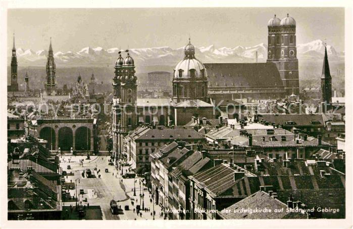 Muenchen Bayern Blick von Ludwigskirche auf Stadt und Gebirge