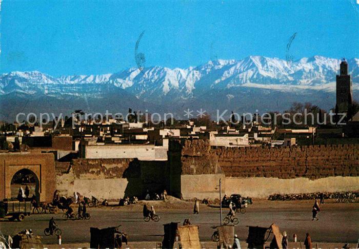Marrakech Marrakesch Stadtmauer mit Grossem Atlas