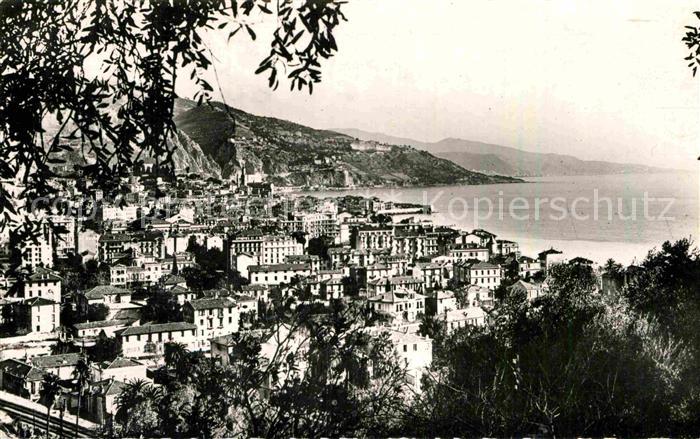 Menton Alpes Maritimes Vue generale sur la Ville la frontiere et l'Italie