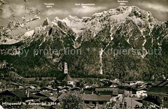 Mittenwald Bayern Ortsansicht mit Kirche Karwendelgebirge
