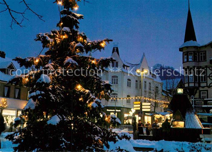 Bad Harzburg Marktplatz zur Weihnachtszeit am Abend Christbaum
