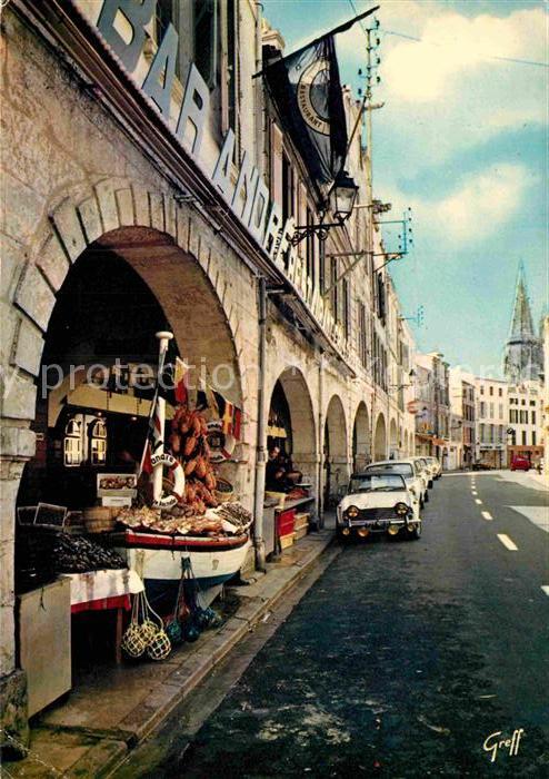 La Rochelle Charente-Maritime Vieille rue et Tour des Quatre Sergents