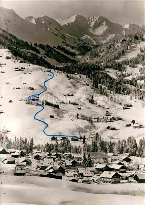 Riezlern Kleinwalsertal Vorarlberg mit Parsennlift Ochsenhoferscharte und Gruenh