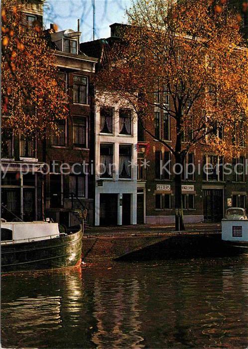 Amsterdam Niederlande Singel mit kleinstem Haeuschen der Stadt