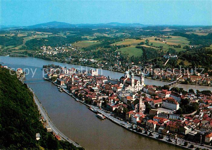 PAssAU Bayern Dreifluessestadt mit Donau Inn und Ilz Fliegeraufnahme