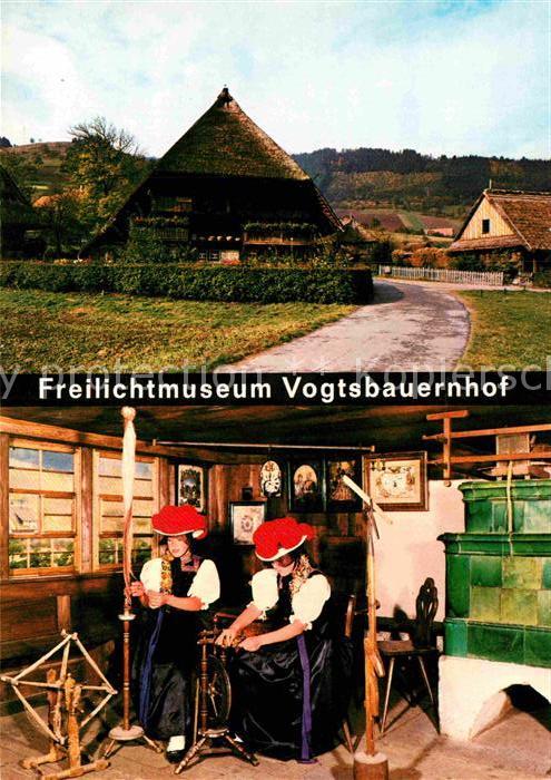 Gutach Schwarzwald Freilichtmuseum Vogtsbauernhof Bauernstube Trachten Spinnrad