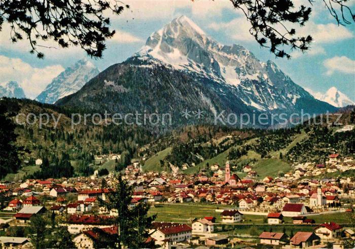 Mittenwald Bayern Panorama Blick gegen Wettersteingebirge
