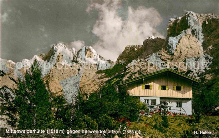 Mittenwald Bayern Mittenwalder Huette gegen Karwendelspitzen