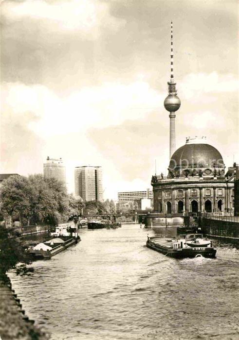 BERLIN  CITY Bodemuseum Fernsehturm Hauptstadt der DDR