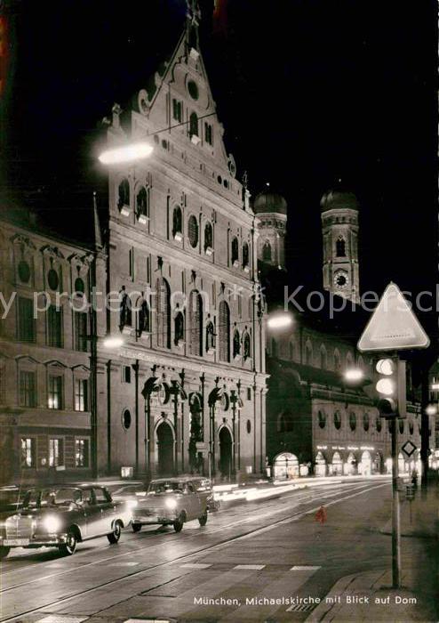 Muenchen Bayern Michaeliskirche mit Blick auf Dom Nachtaufnahme