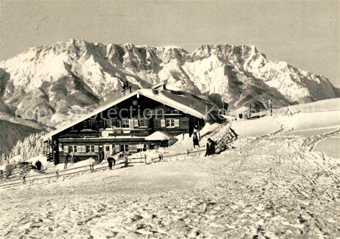 Rossfeldhuette Berghaus mit Untersberg Winterpanorama Berchtesgadener Alpen