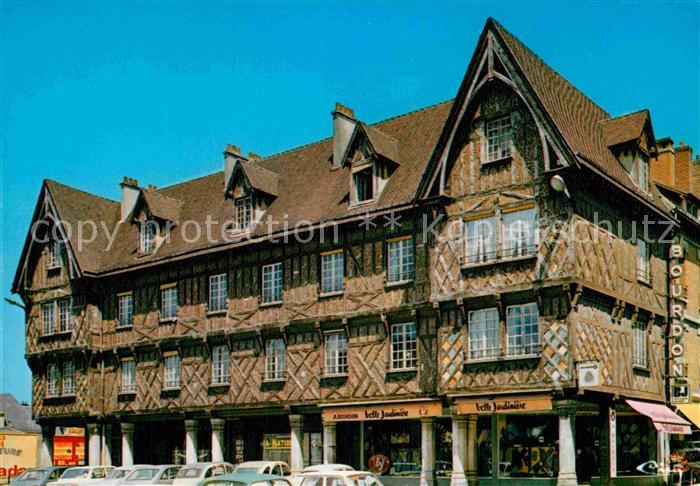 Compiegne Oise Vieille maison Place Saint Clement