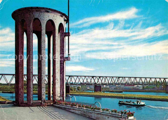 Neuwied Rhein Pegelturm mit Bruecke