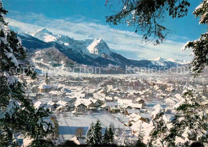 GARMISCH-PARTENKIRCHEN Bayern Winterpanorama gegen Zugspitzgruppe und Tiroler Be