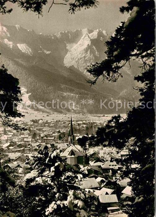 GARMISCH-PARTENKIRCHEN Bayern Winterpanorama gegen Waxenstein und Zugspitze Wett