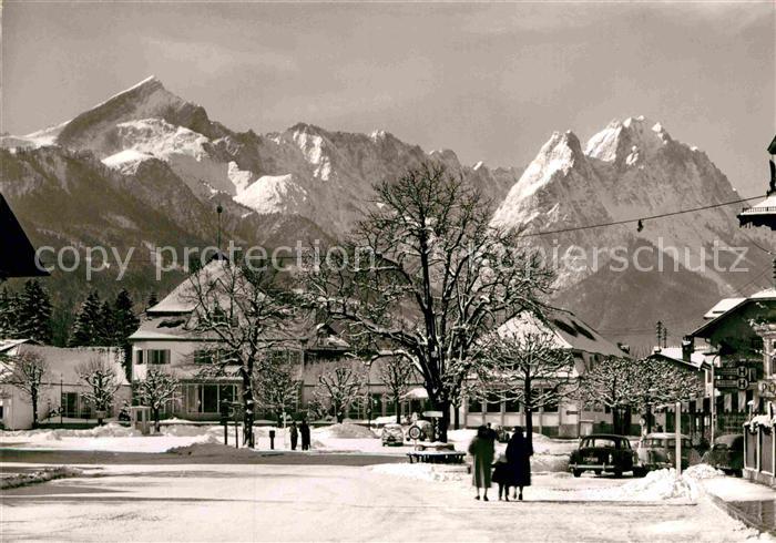GARMISCH-PARTENKIRCHEN Bayern Marktplatz im Winter Alpenblick