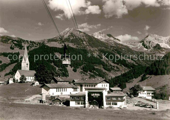 Mittelberg Kleinwalsertal Walmendingerhornbahn Talstation Kirche Alpen