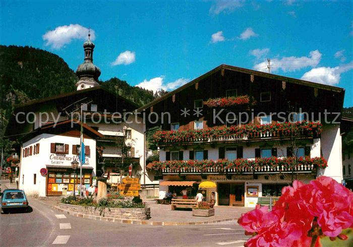 Reit Winkl Dorfplatz mit Rathaus
