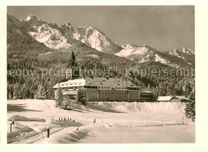 Elmau Schloss mit Dreitorspitze Winterpanorama Alpen