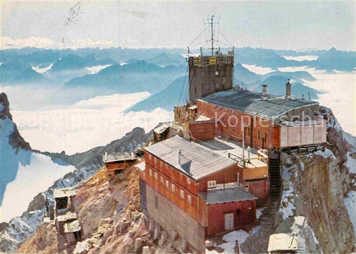Zugspitze Gipfelstation Zugspitzbahn Muenchner Haus oesterreichische und Schweiz