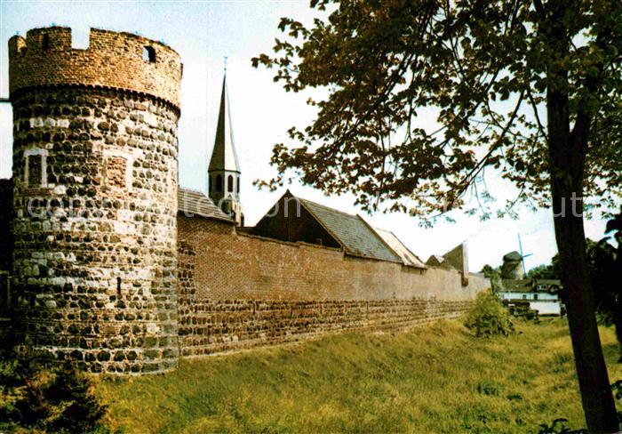 Zons Rhein NRW Stadtmauer mit Kroetschenturm Muehle