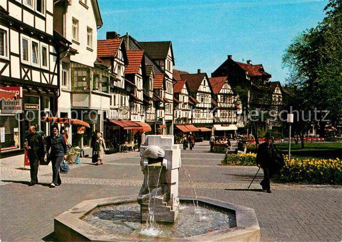 Bad Sooden-Allendorf Froschkoenigbrunnen Weinreihe Fachwerkhaeuser