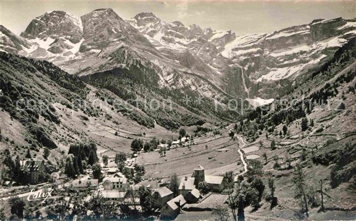 Gavarnie Hautes-Pyrenees Le Cirque et le Village