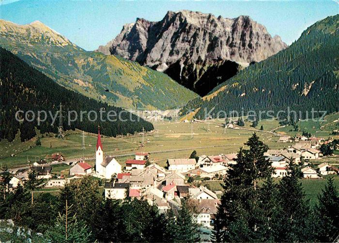 Bichlbach mit Wettersteimassiv und Zugspitze